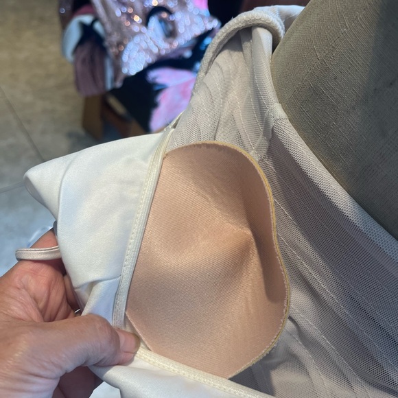 Gorgeous light silver long dress with shawl. - Picture 7 of 9